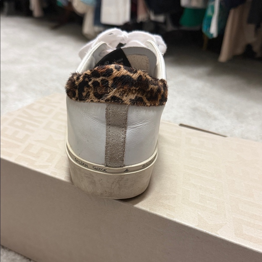 Golden Goose HI STAR with White and Black star sneakers - Picture 4 of 13